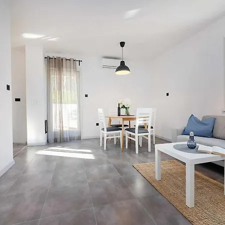 Appartement App Marina 3 *
